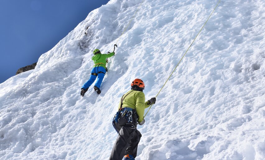 Ice climbing - arrampicata su ghiaccio a Passo del Tonale | © Archivio APT Val di Sole - Ph Dario Andreis
