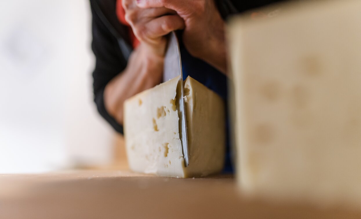 Vendita formaggi a Malga Stablasolo | © Giacomo Podetti, APT Valli di Sole, Peio e Rabbi