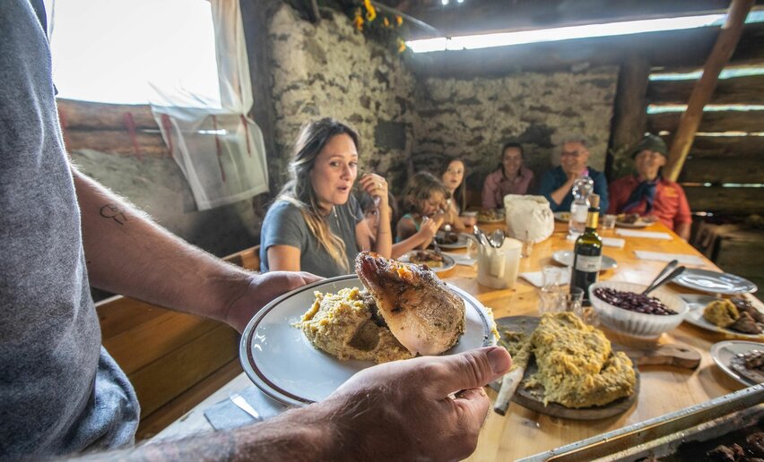 Agritur Volpaia - Convivialità - Polenta | © Archivio APT Val di Sole - Ph Tommaso Prugnola